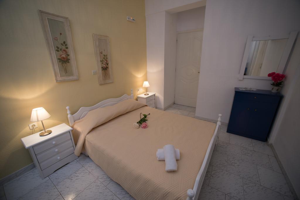 Bella Sant Aparthotel Perissa  Exterior photo